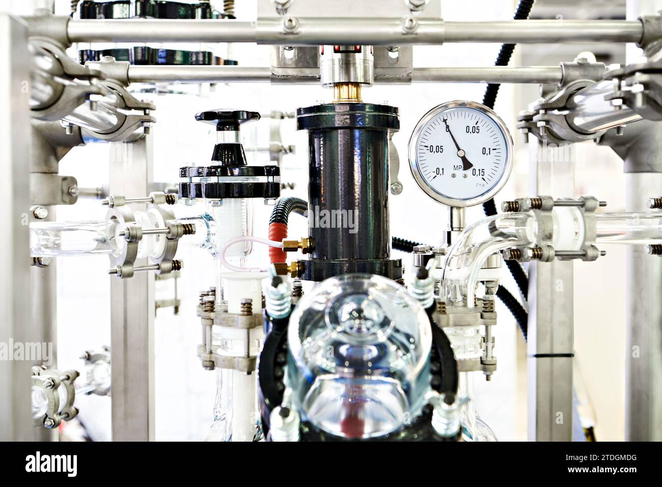 Manometer of standard laboratory chemical glass reactor Stock Photo Alamy