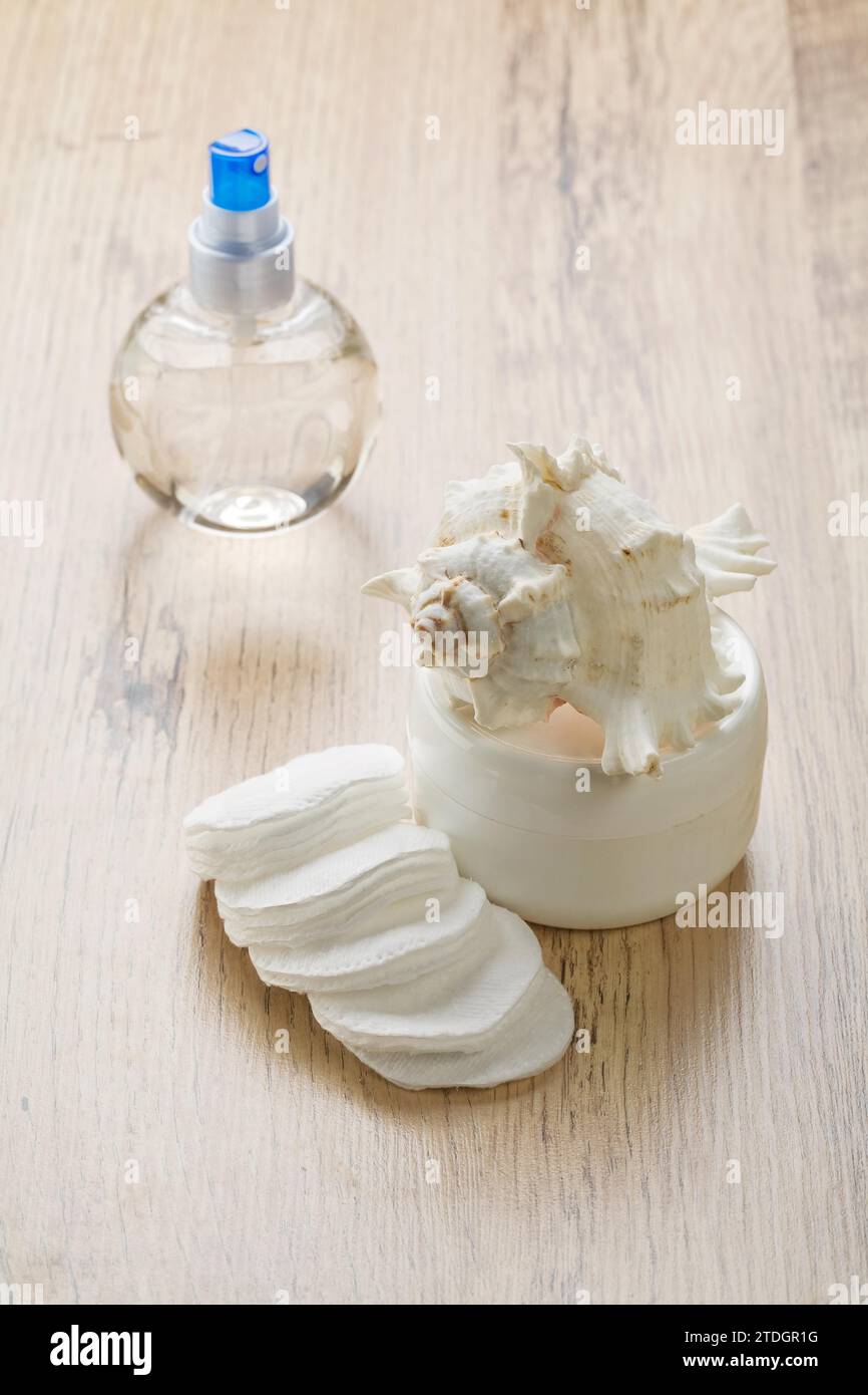 Shell cleanliness hi-res stock photography and images - Alamy