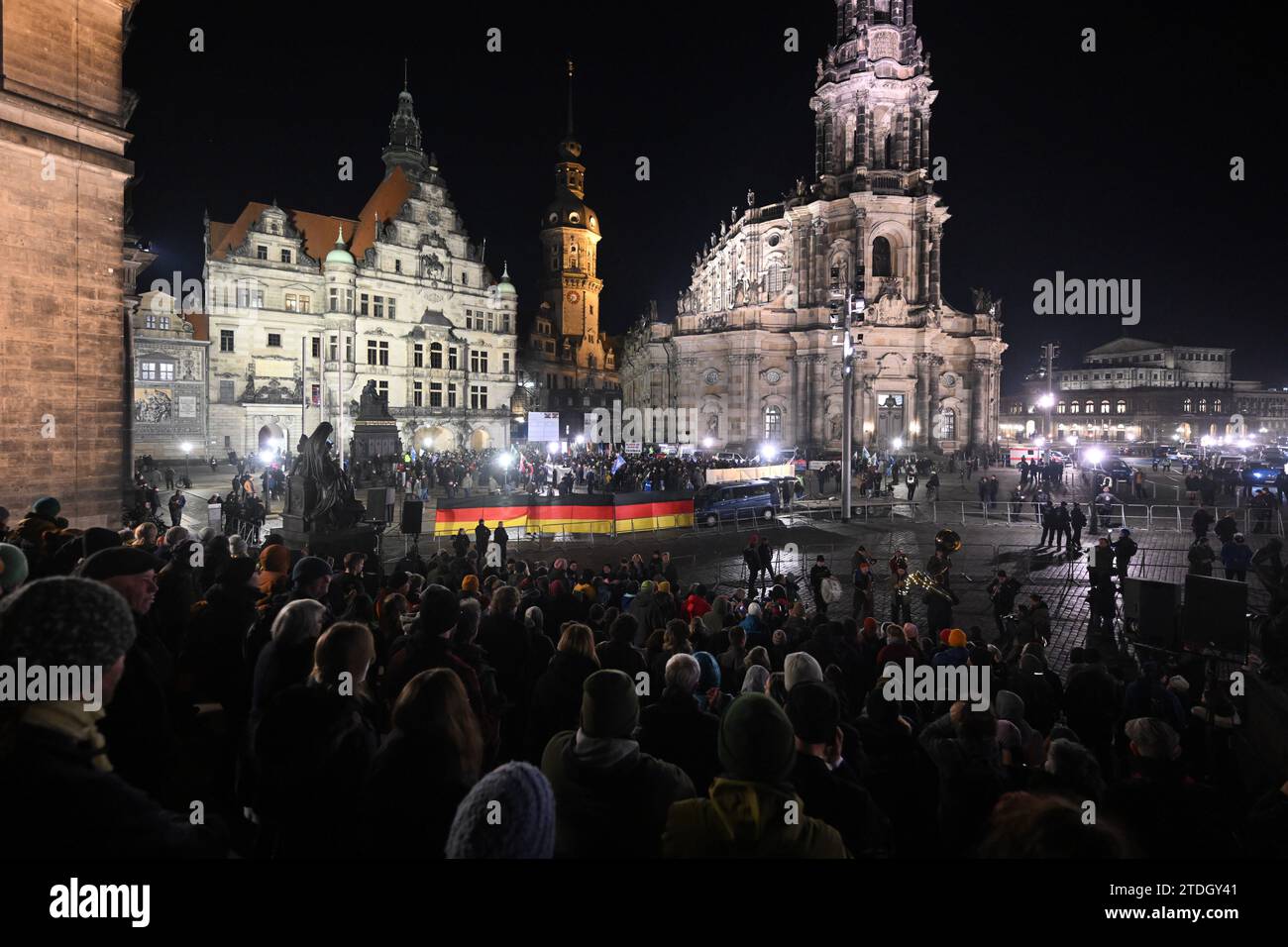 Dresden, Germany. 18th Dec, 2023. Participants in a counter-demonstration organized by the 'Herz statt Hetze' initiative take part in the protest against an announced demonstration by the right-wing extremist movement Pegida at Schlossplatz. Credit: Robert Michael/dpa/Alamy Live News Stock Photo