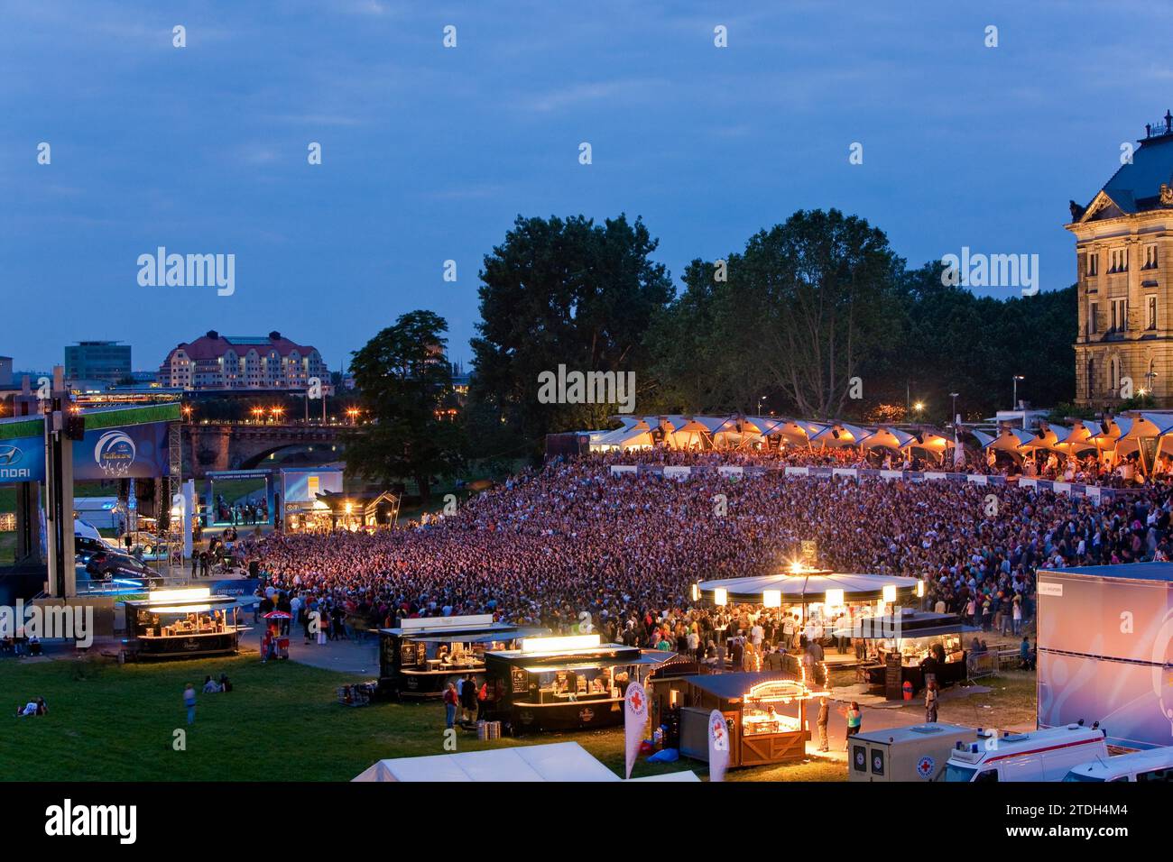 Public viewing on the banks of the Elbe in Dresden on the grounds of the Filmnaechte am Elbufer