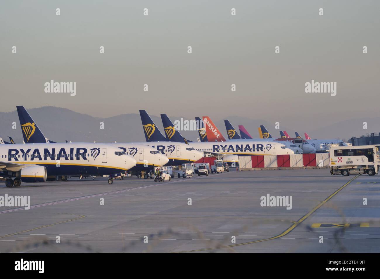 Orio Al Serio, . 18th Dec, 2023. Ryanair takes off (on the stock market) with a farewell to low cost. And now a record bonus of 100 million euros is ready for CEO O'Leary Credit: Independent Photo Agency/Alamy Live News Stock Photo