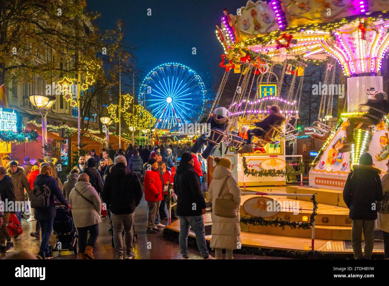 Christmas market on Königsstraße in the city centre of Duisburg, preChristmas season, Christmas