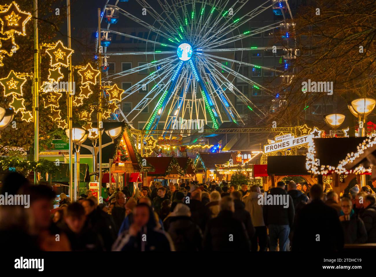 Christmas market on Königsstraße in the city centre of Duisburg, preChristmas season, Christmas