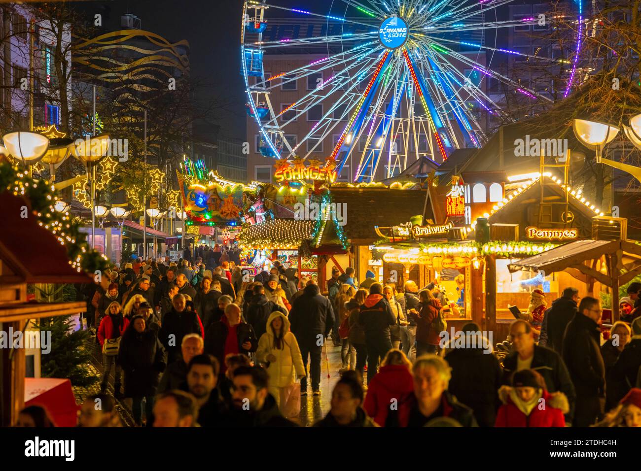 Christmas market on Königsstraße in the city centre of Duisburg, preChristmas season, Christmas