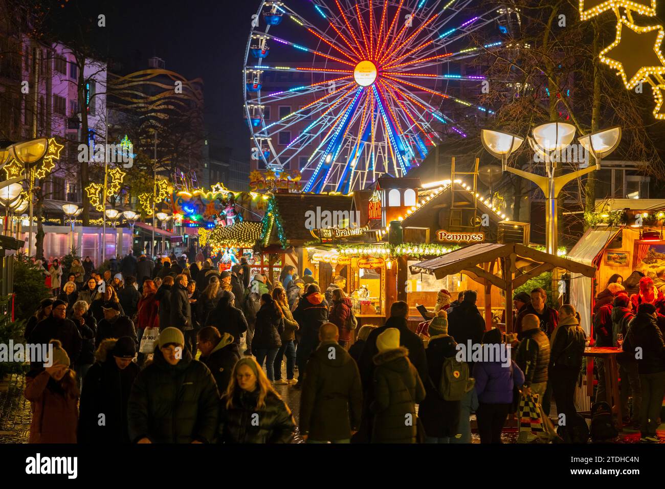 Christmas market on Königsstraße in the city centre of Duisburg, preChristmas season, Christmas