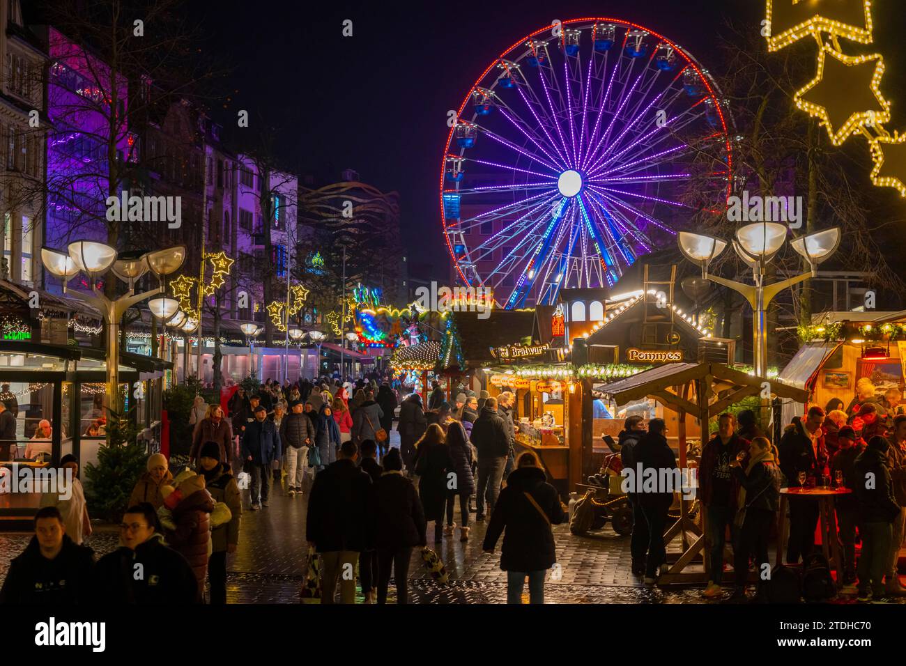 Christmas market on Königsstraße in the city centre of Duisburg, preChristmas season, Christmas