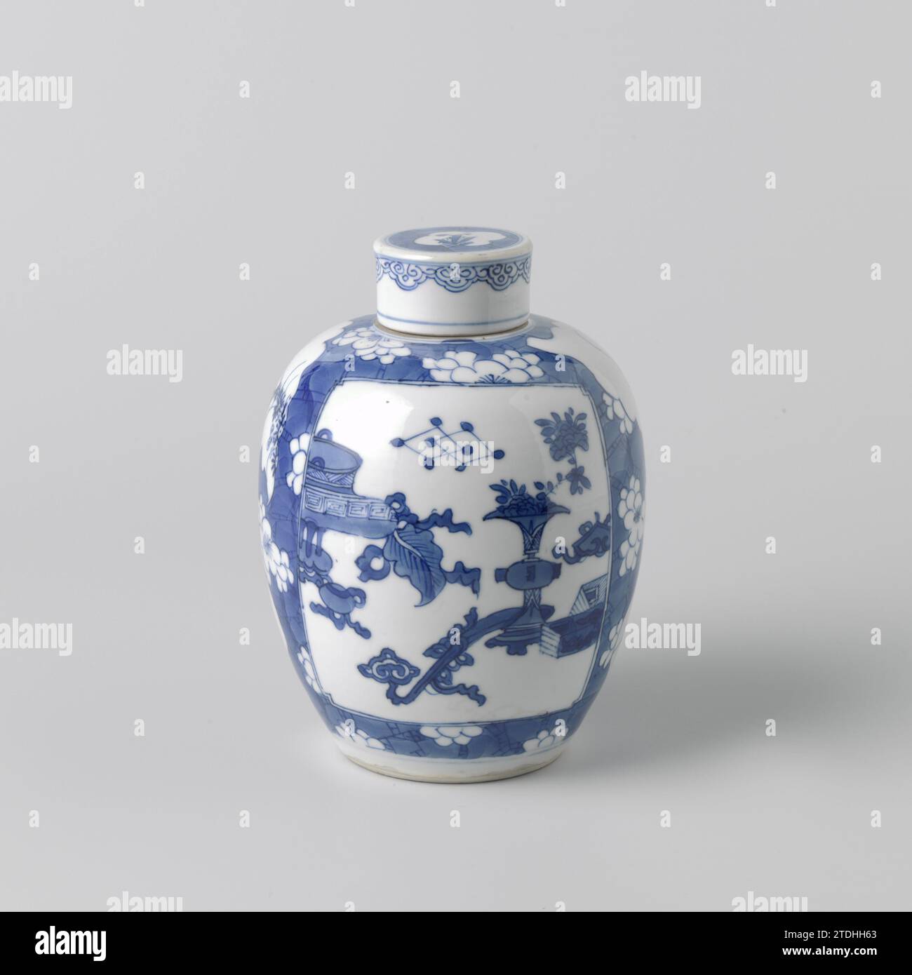 Chinese Crackle Porcelain Vase of Lobbed Shape Chinese Crackle Porcelain Vase of Lobbed Shape