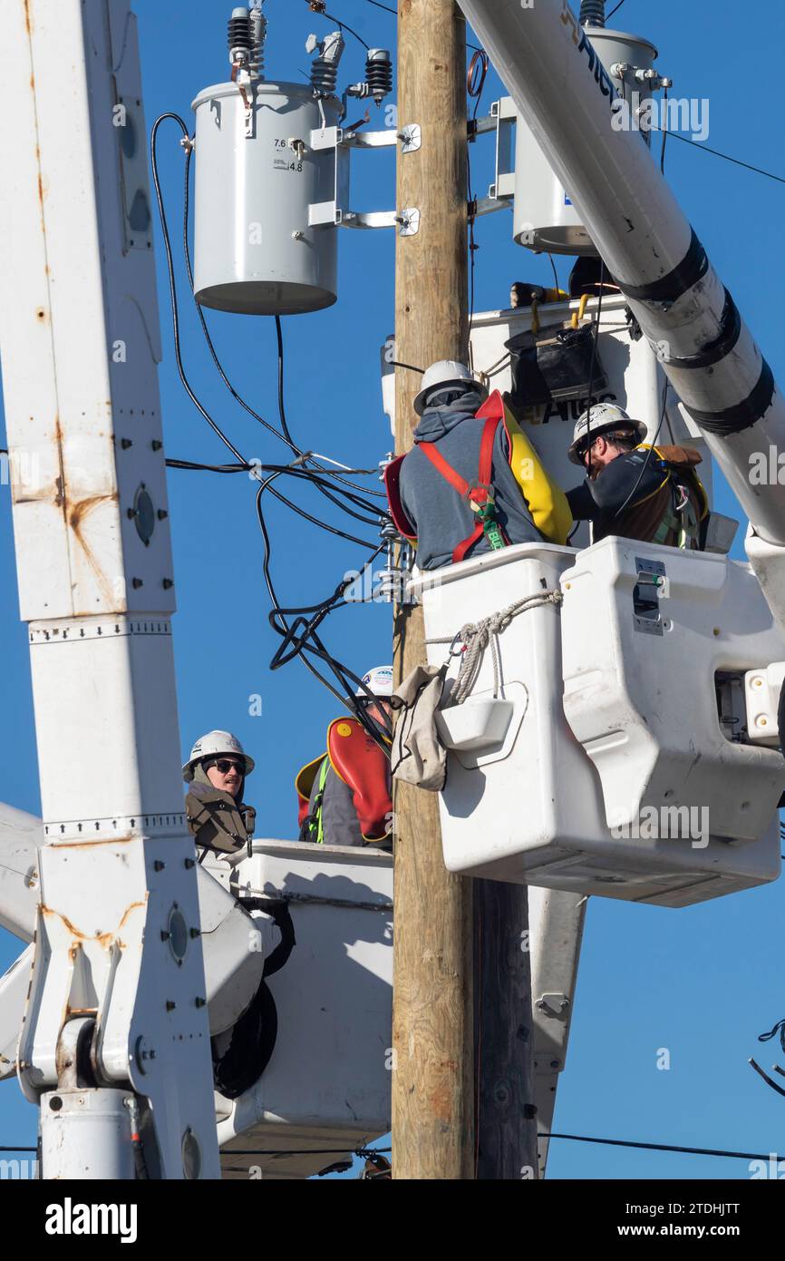 Detroit, Michigan Electrical linemen, working for DTE Energy, replace