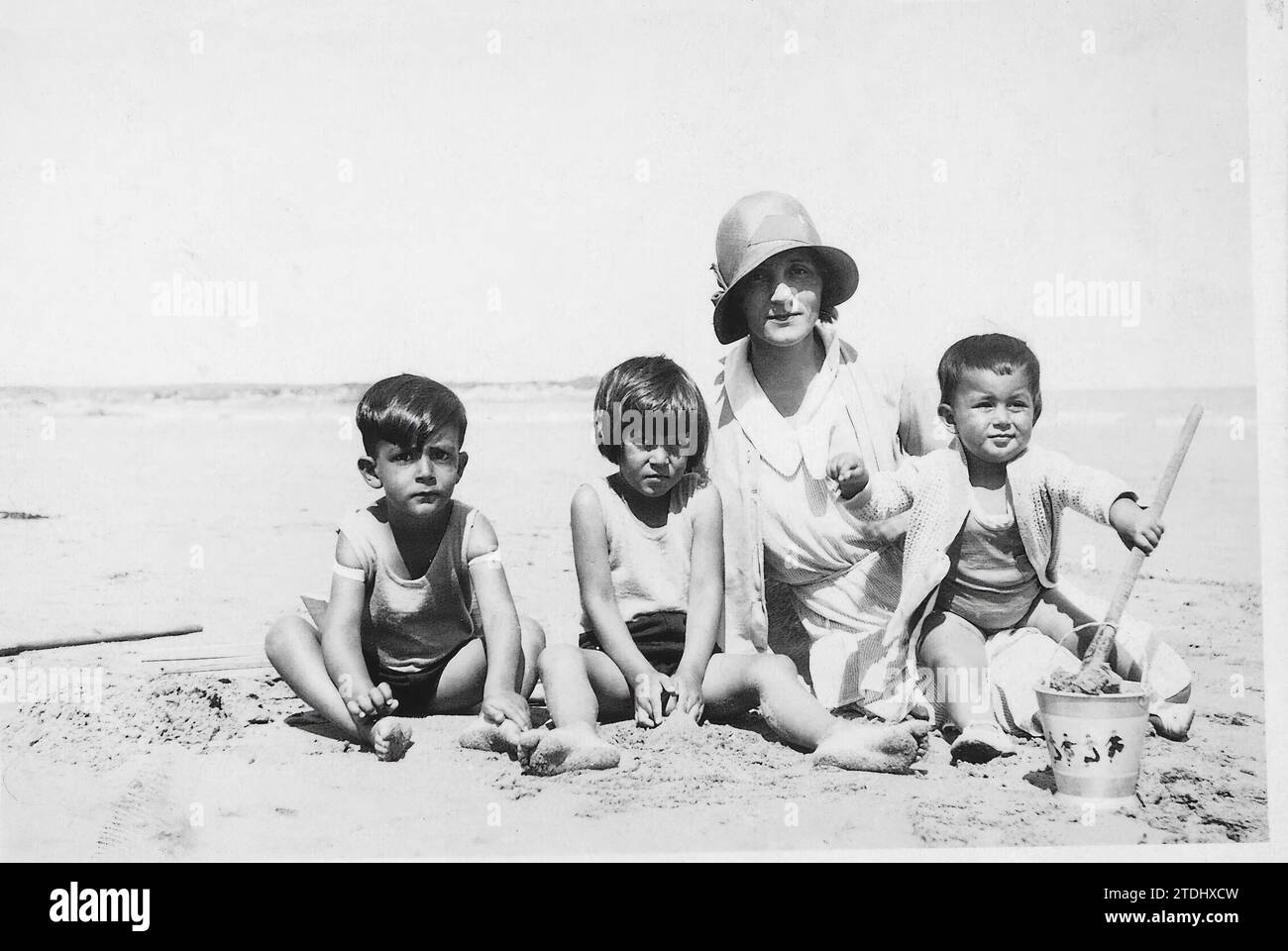 Leopoldo Calvo Sotelo with his Mother, Mercedes Bustelo, and his Sisters on Reinante beach, in 1930. Credit: Album / Archivo ABC Stock Photo