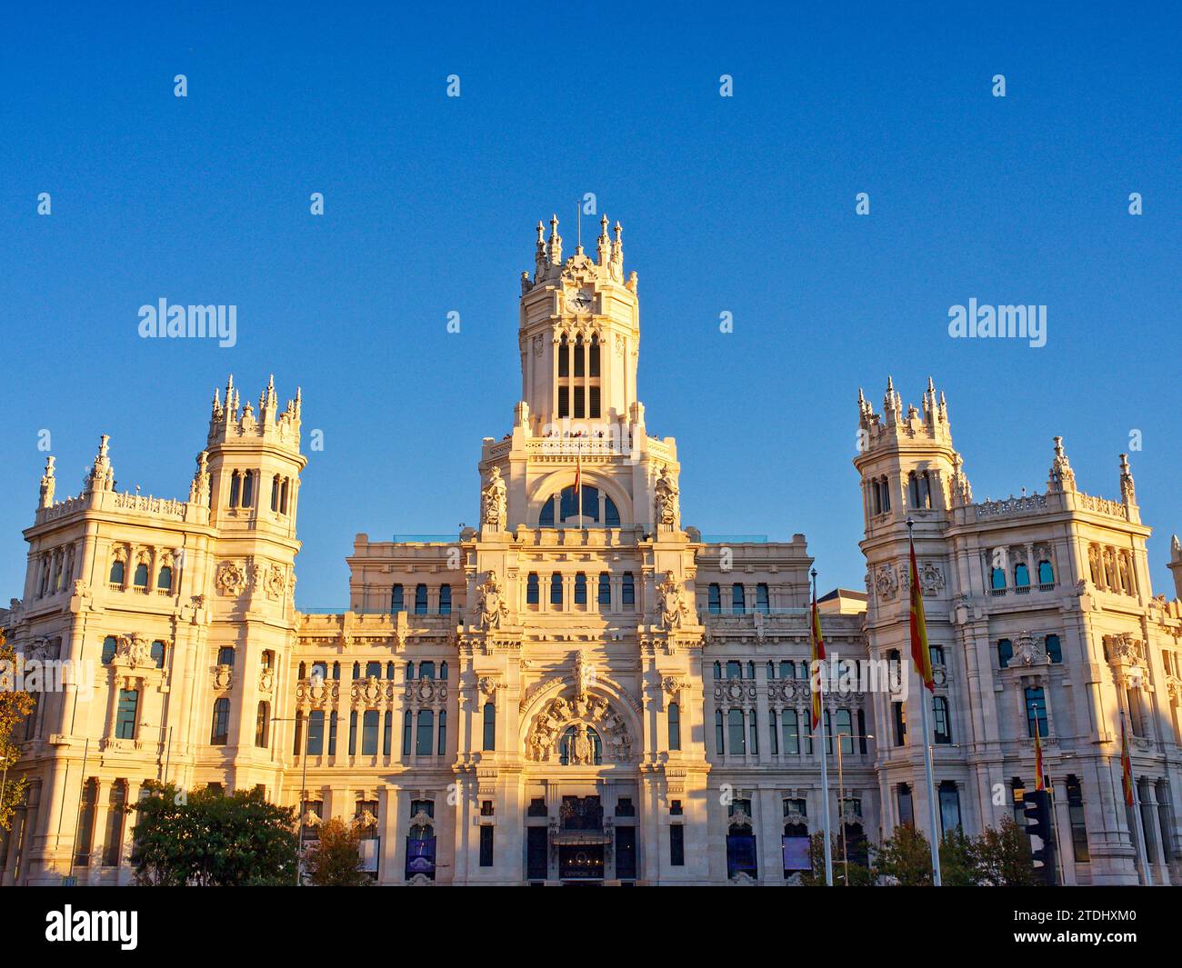 Clock tower cibeles palace hi-res stock photography and images - Alamy