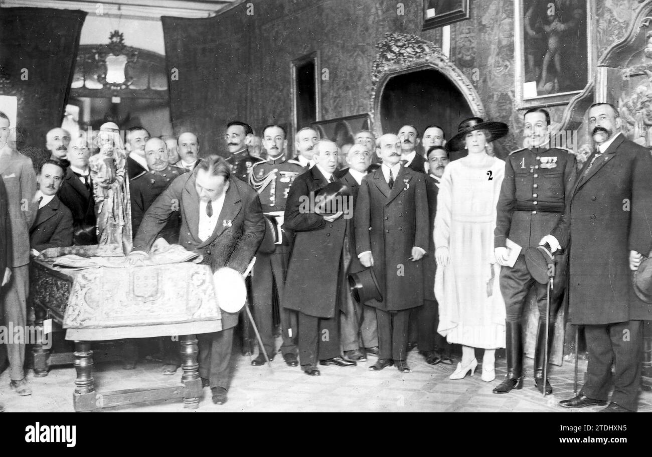 07/20/1921. Burgos. The Centenary Celebrations of the Cathedral. Their Majesties the Kings (1 and 2), and the Minister of Public Instruction (3), at the inauguration of the Retrospective art exhibition, installed in the San José seminary. Credit: Album / Archivo ABC / Julio Duque,Larregla Stock Photo