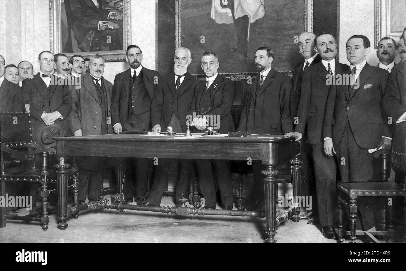 11/06/1921. Madrid. In the Ministry of Public Instruction. The Minister, Mr. Silio (X), presiding over the closing session of the assembly of primary education Inspectors Verified yesterday. Credit: Album / Archivo ABC / Larregla Stock Photo