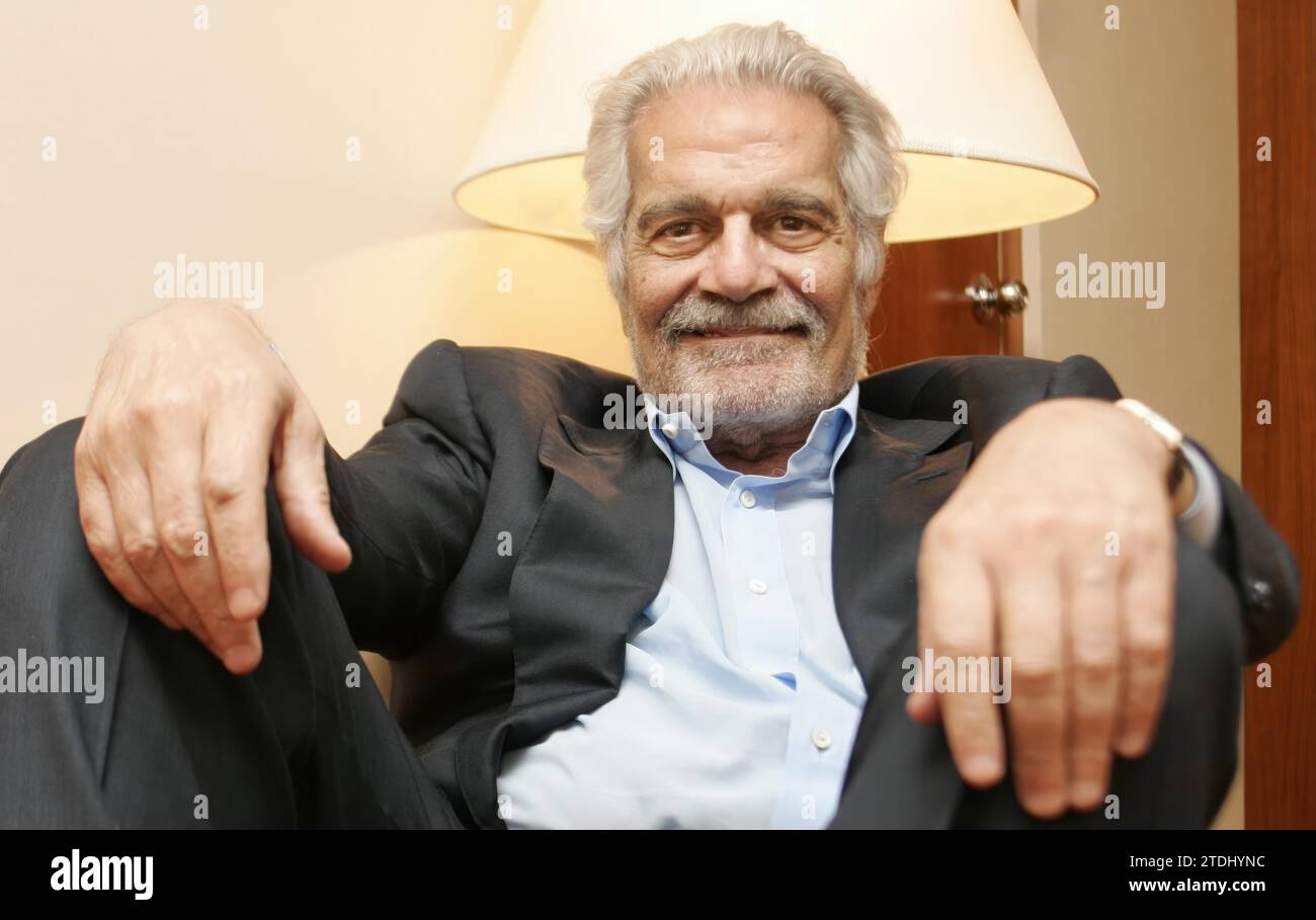 Madrid, July 29, 2004. Interview with Omar Sharif. Photo: Ignacio Gil. Credit: Album / Archivo ABC / Ignacio Gil Stock Photo