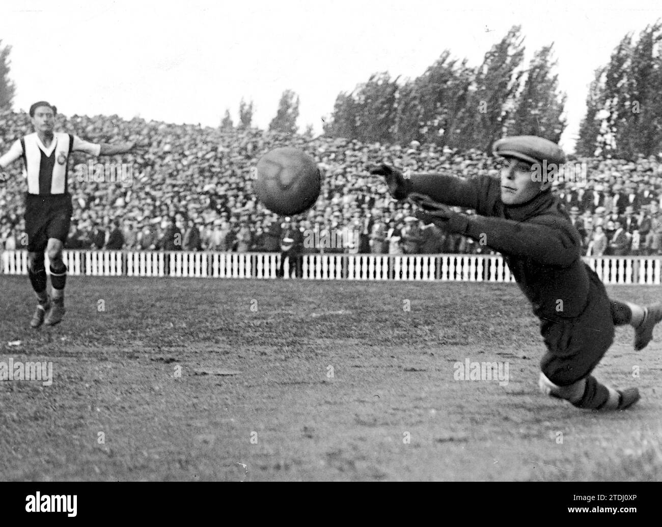 12/31/1929. A save by goalkeeper Ricardo Zamora Photos: Torrents -. Credit: Album / Archivo ABC Stock Photo