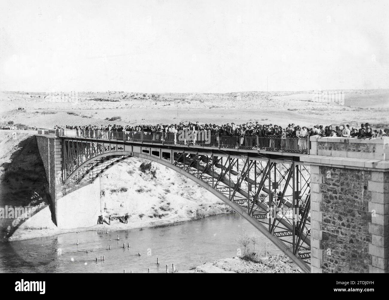 Segovia. November 1910. The new bridge over the Eresma on the road from Navas de Oro to Nava de la Asunción. Credit: Album / Archivo ABC / Julio Duque Stock Photo