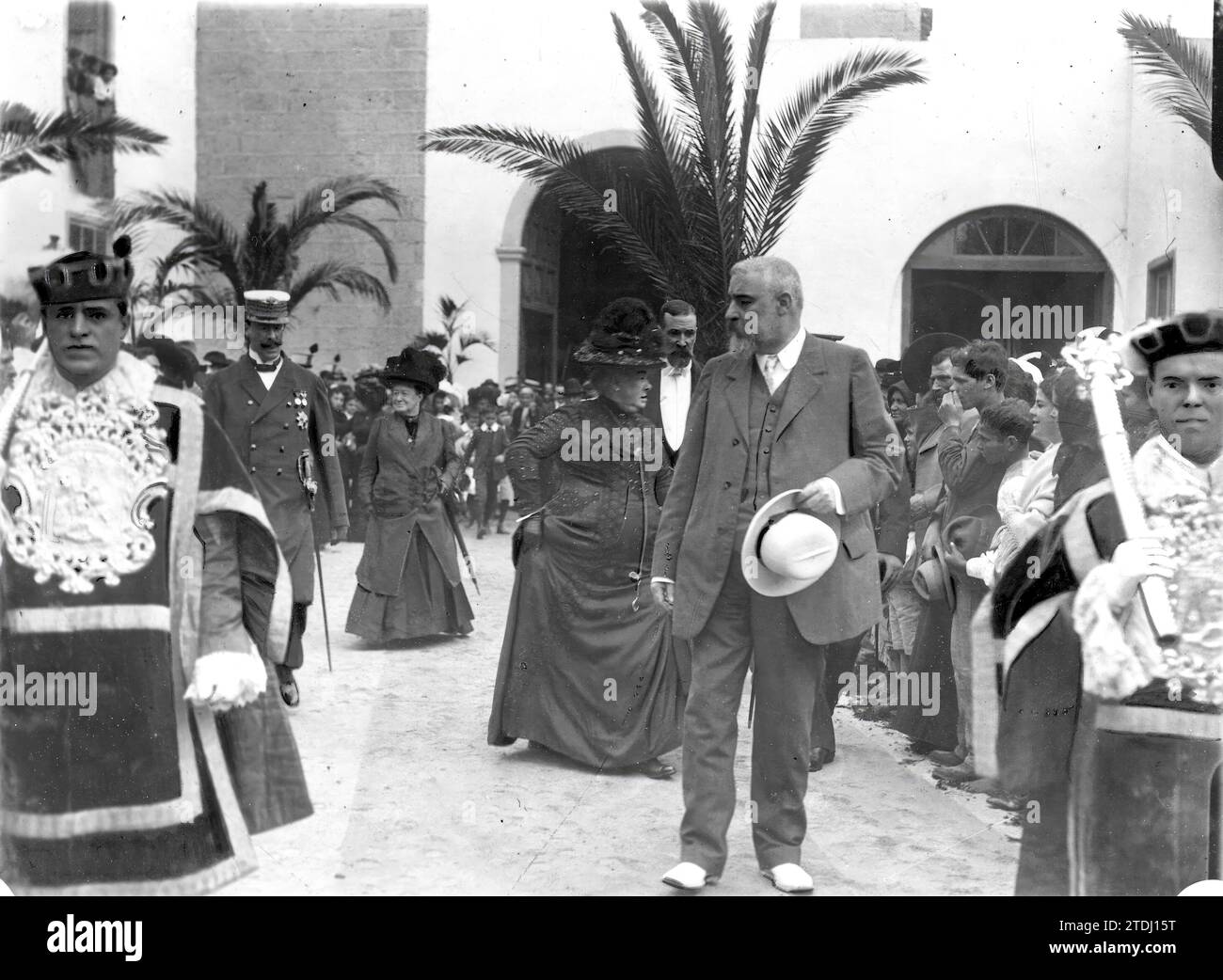 05/31/1910. The Infanta Isabel in the Canary Islands. His royal