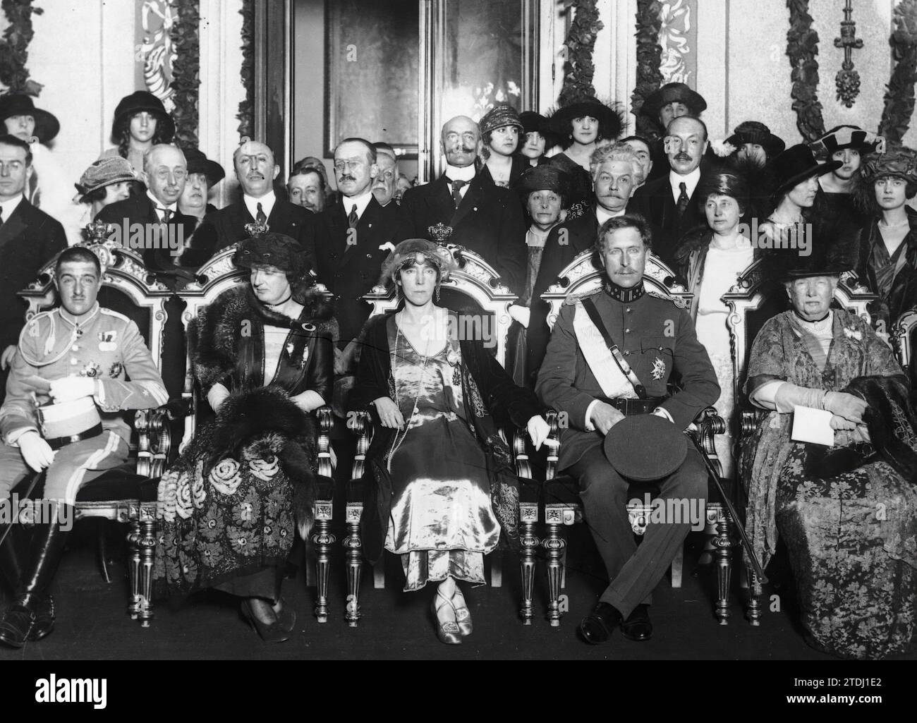 02/02/1921. Madrid. In the city Hall. H.H. Mm. the Kings of Belgium (1 and 2), with Ss. Ah. the Infantas Doña Isabel (3), Doña Luisa (4) and the Infante D. Alfonso (5), at the reception held yesterday in honor of the Belgian Sovereigns. Credit: Album / Archivo ABC Stock Photo