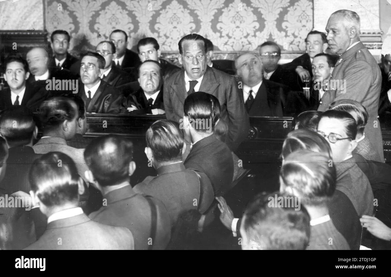 General Sanjurjo, in the Center, from Paisano, during the case that