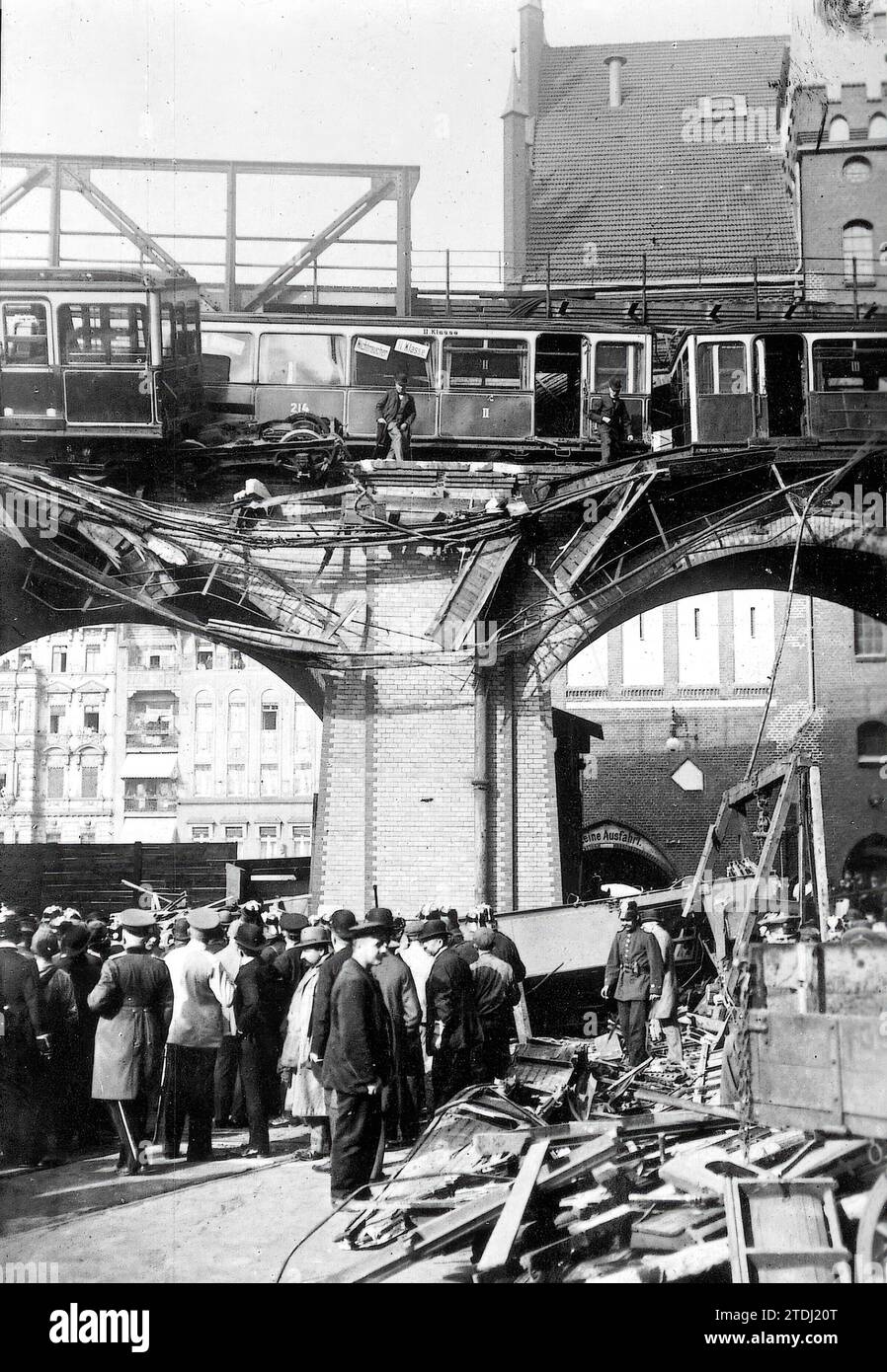 Train crash 1908 hi-res stock photography and images - Alamy