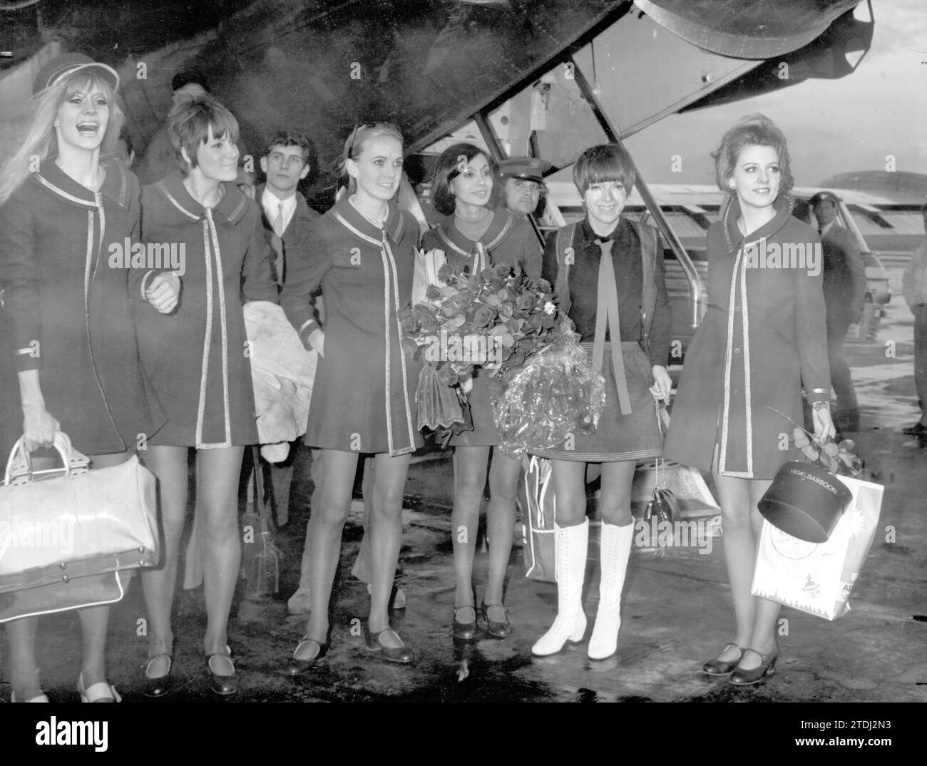 03/20/1968. Arrival of Mary Quant at Barajas airport, accompanied by several models. Credit: Album / Archivo ABC Stock Photo