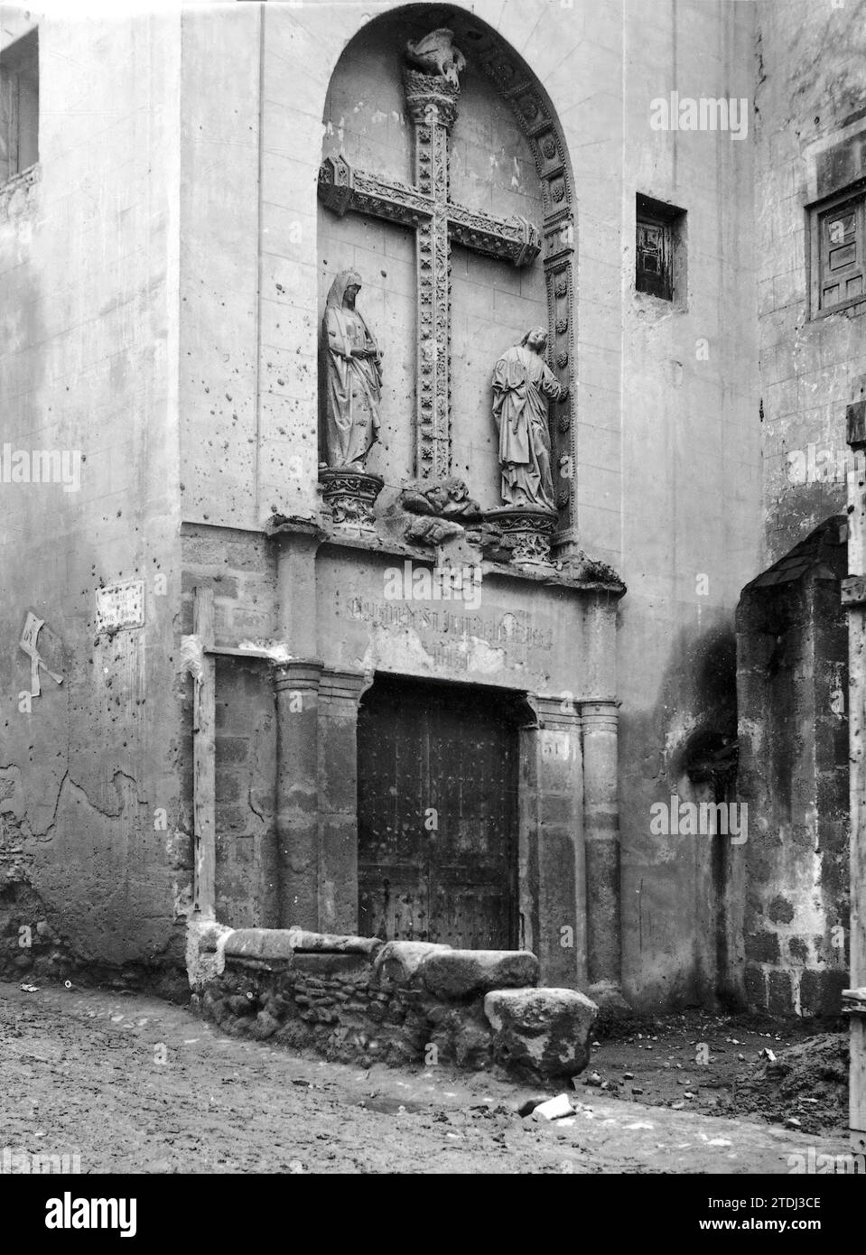 10/31/1922. Toledo. A lawsuit that interests the noble City.1. Interesting corner of the old convent of San Juan de los Reyes, which is intended to be demolished. (photo Pedro Román) -. Credit: Album / Archivo ABC / Pedro Román Stock Photo