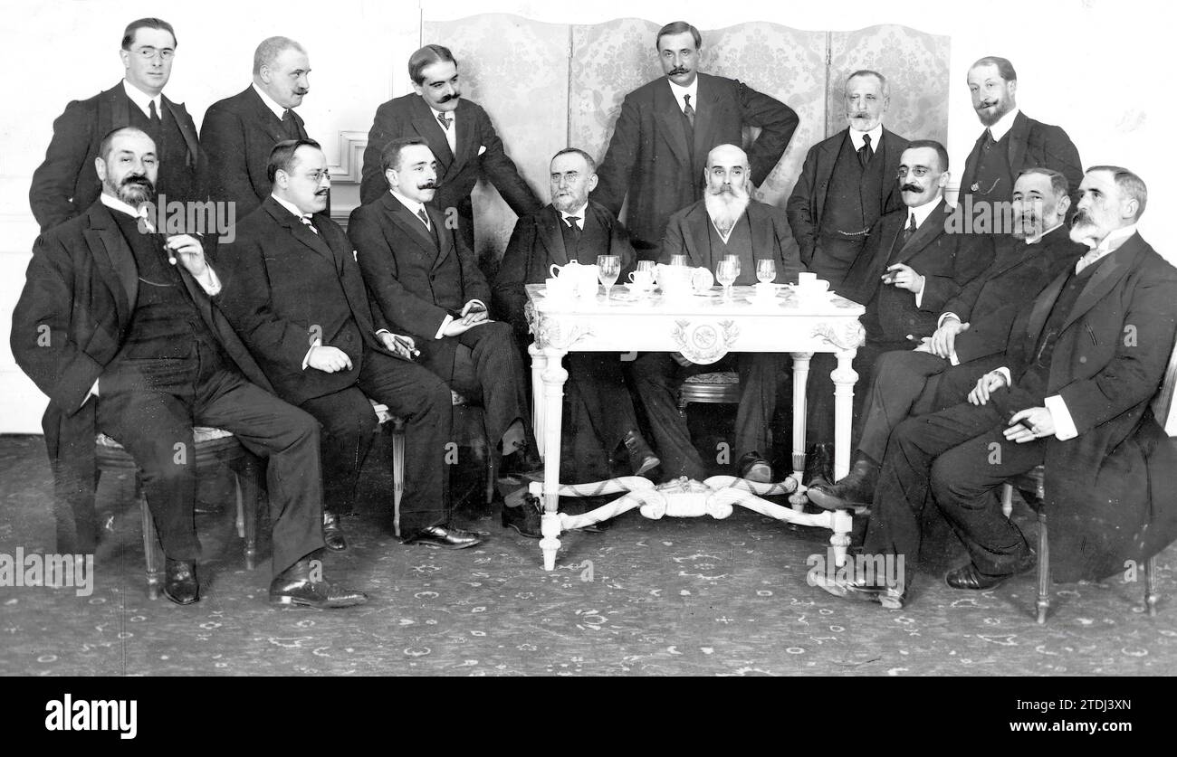 02/23/1911. The Coruña Commissioners in Madrid. The Gentlemen who Form the Commission that Manages Matters of Provincial Interest, after the banquet they held yesterday afternoon at the Ritz Hotel. Credit: Album / Archivo ABC / Rivero Stock Photo