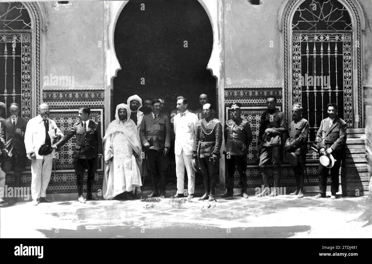 07/17/1920. The Minister of War in Morocco. The Viscount of Eza (1), accompanied by Generals Berenguer (2) and Barrera (3) in the Fue del Raisula palace in Arcilla. Photo: Beringola. Credit: Album / Archivo ABC / BERINGOLA Stock Photo