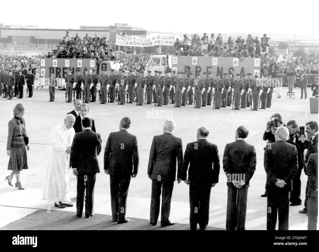 10/30/1982. Arrival of John Paul II to Spain. Greeting members of the government. Credit: Album / Archivo ABC / Manuel Sanz Bermejo Stock Photo