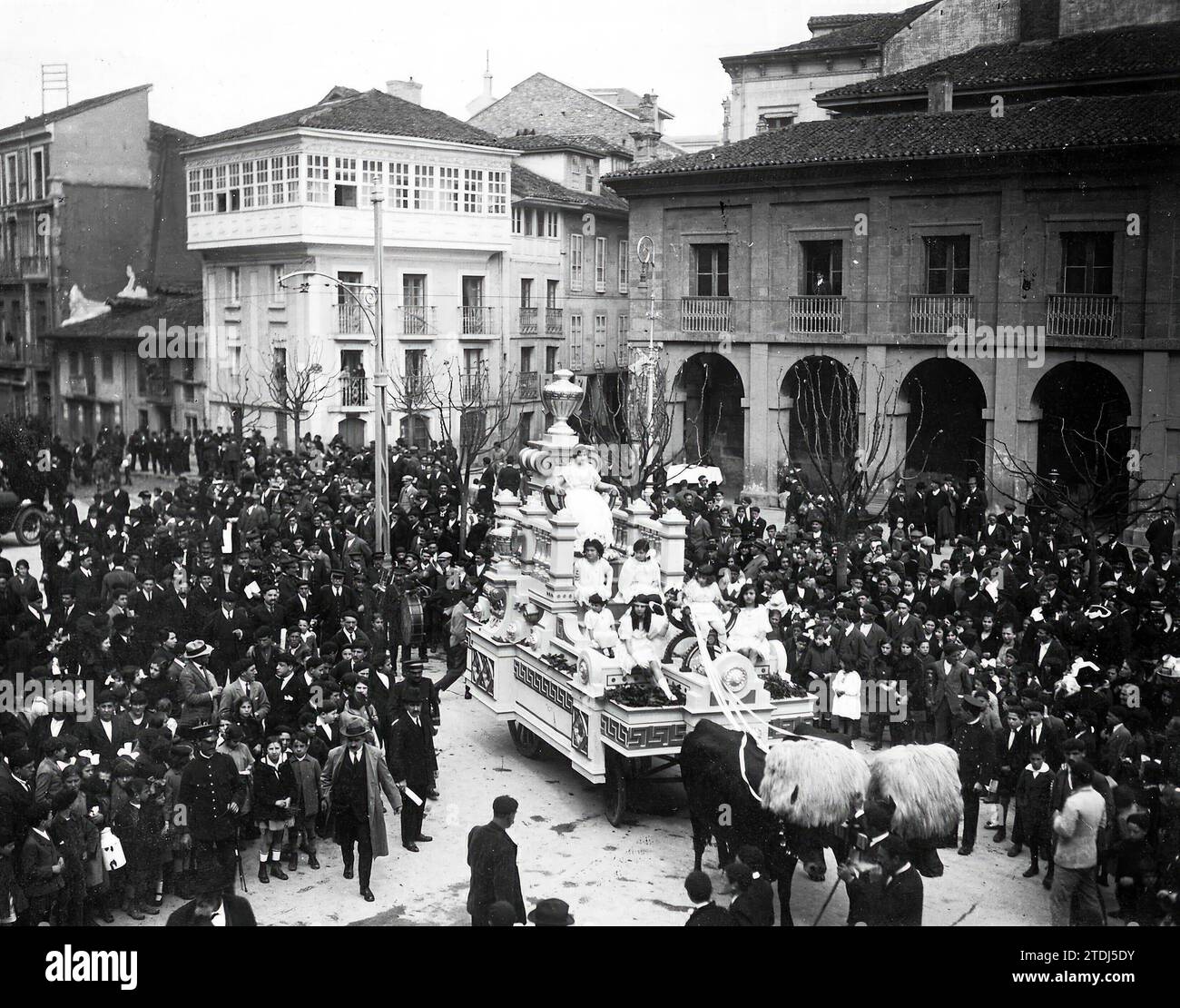 03/26/1921. Avilés (Asturias). A Popular Festival. Float that Figured in the Feature 'Fiesta del Bollo', Held Recently. Photo: Robes. Credit: Album / Archivo ABC Stock Photo