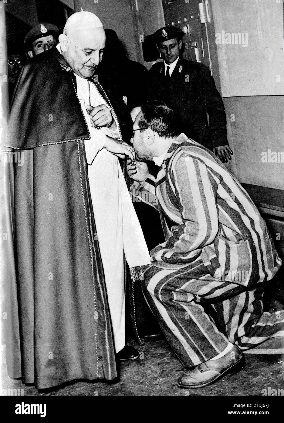 12/31/1957. Prisoner kissing Pope John XXIII's ring during a visit to a