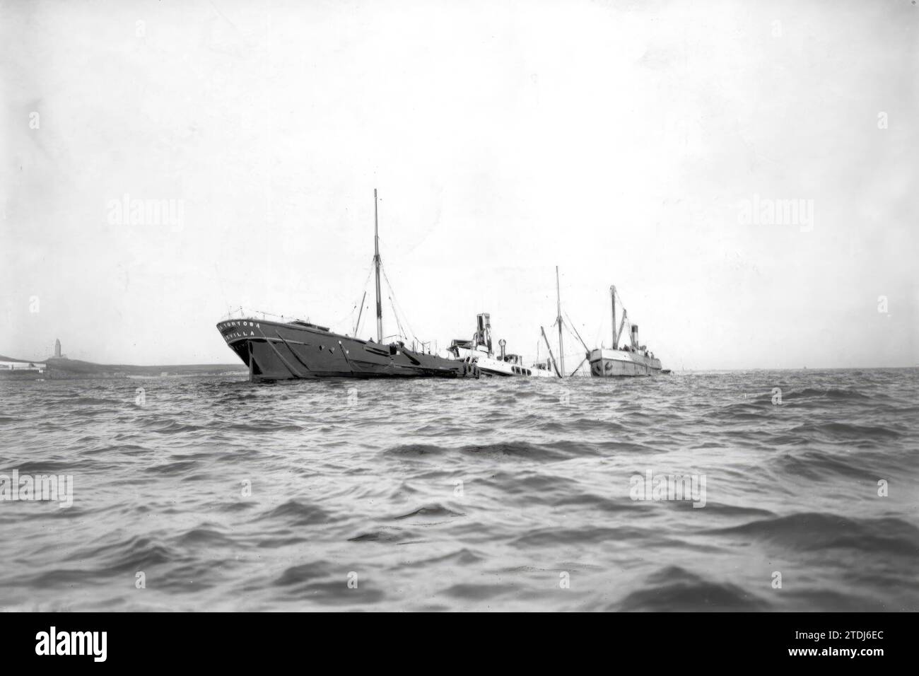 12/31/1907. La Coruna. Shipwreck of the Steamboat 'Cabo Tortosa' of the Vasco-Andalusian company. Credit: Album / Archivo ABC / Pedro Ferrer Stock Photo