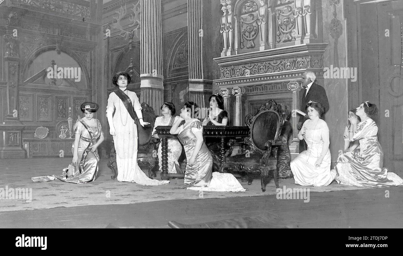 03/31/1911. A great theatrical success in Barcelona. A scene from the Last Act of 'The Young Queen', by Guimera, Premiered at the Principal Theater. Credit: Album / Archivo ABC / Federico Ballell Stock Photo