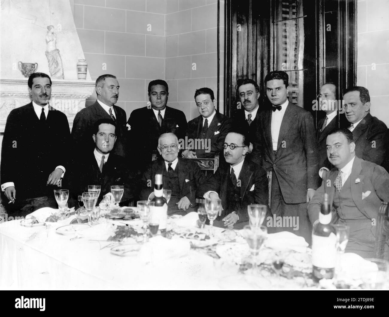 09/30/1926. Madrid. In the editorial office of 'vida Medica'. Group of Editors and Collaborators of the accredited Professional magazine, 'vida Medica', at the inauguration of its Hall for Conferences and Exhibitions of Works of Art Made by Doctors. Credit: Album / Archivo ABC / Pío Stock Photo