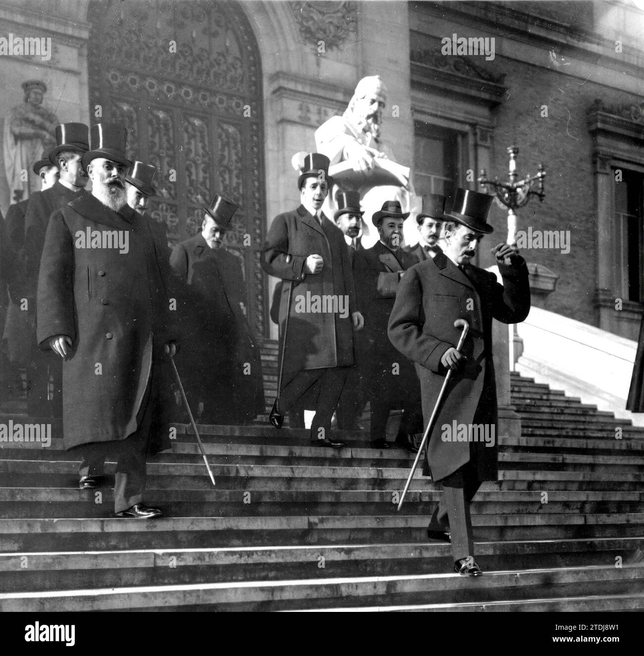 01/05/1911. His Majesty the King at the D. Alfonso. Credit: Album / Archivo ABC / Ramón Alba Stock Photo