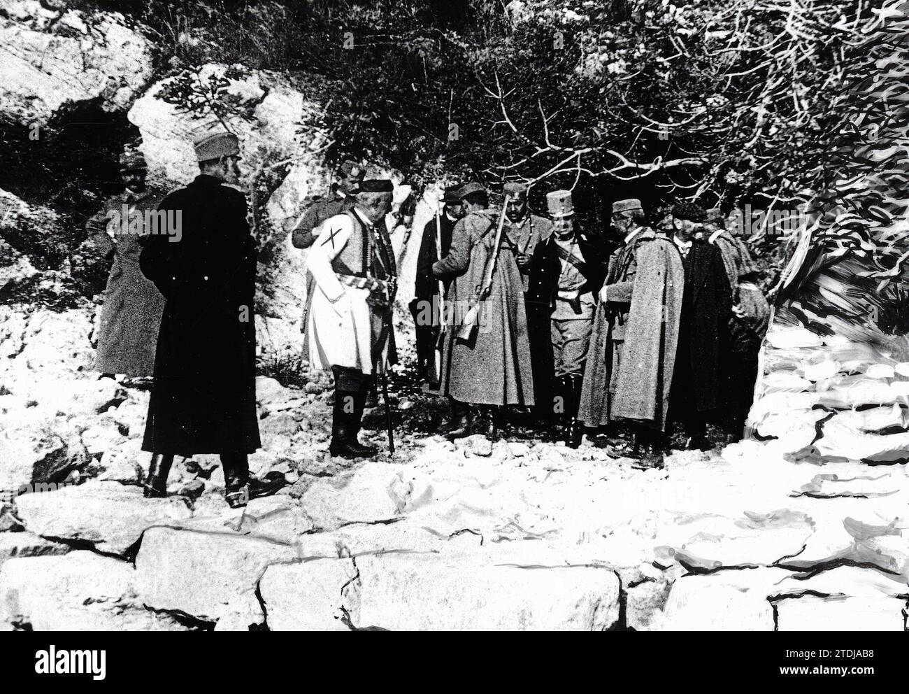 02/28/1913. About the current War in the East, the King of Montenegro (X) Speaking with the Officers of his Army in the Positions Occupied by the Allies before Escutari. Credit: Album / Archivo ABC / Charles Trampus Stock Photo