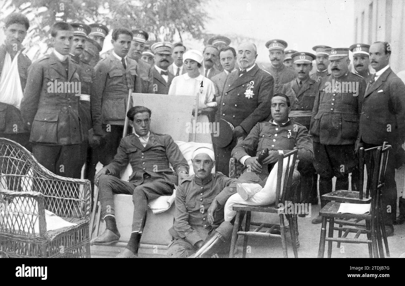 07/31/1921. Melilla. The trip of the Minister of War. Duchess of Victoria (1) Accompanying the Minister, Mr. La Cierva (2), on his visit to the hospital for her Organized, among the Wounded, the officer Mr. Sanchez Guerra (3), son of the president of Congress. Credit: Album / Archivo ABC / José Zegri Stock Photo