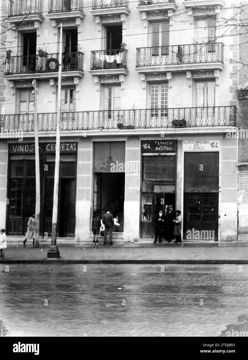 Madrid, 03/13/1921. Arrest of mechanic Pedro Mateu, for the murder of Eduardo Dato. In the image, the facade of the house, in whose rooms on the lower left interior floor the criminal stayed. Credit: Album / Archivo ABC / Julio Duque,Portela Stock Photo