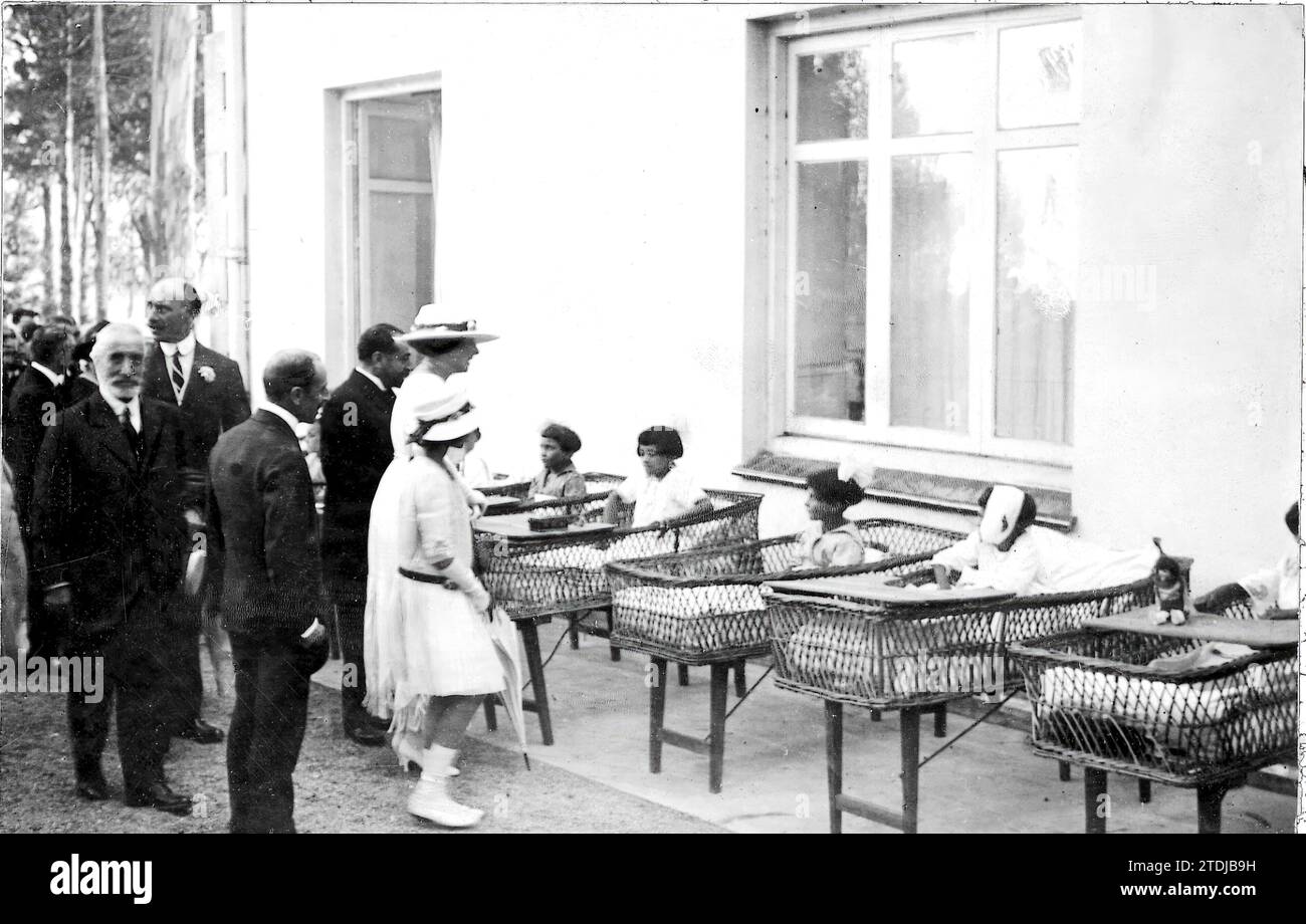 07/31/1920. Santander. The Royal family's summer vacation. HM Queen Victoria and her August Daughter, Infanta Beatriz, Visiting the Sick Children at the Pedrosa Sanatorium. Credit: Album / Archivo ABC / Julio Duque Stock Photo