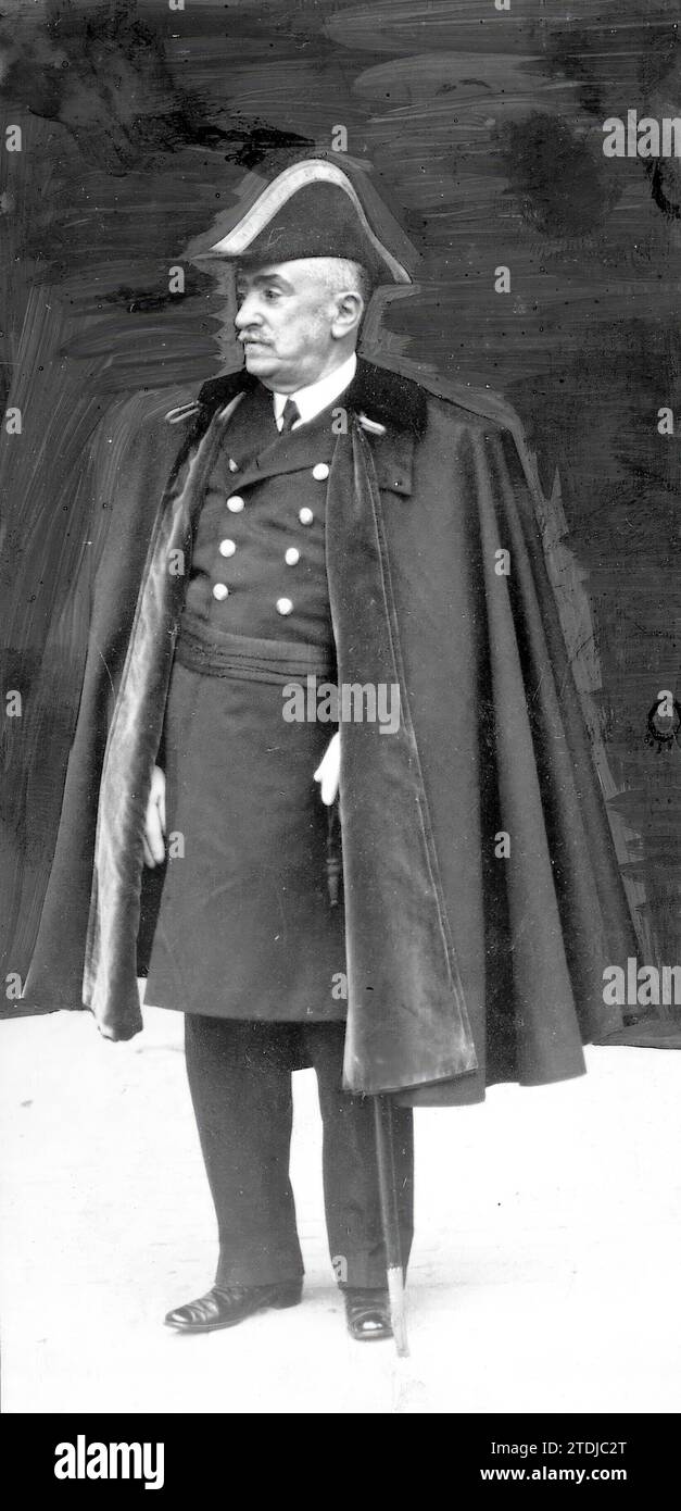 02/18/1923. Vice Admiral Mr. Aznar leaving the palace yesterday morning, after being sworn in as Minister of the Navy. Credit: Album / Archivo ABC / Julio Duque Stock Photo