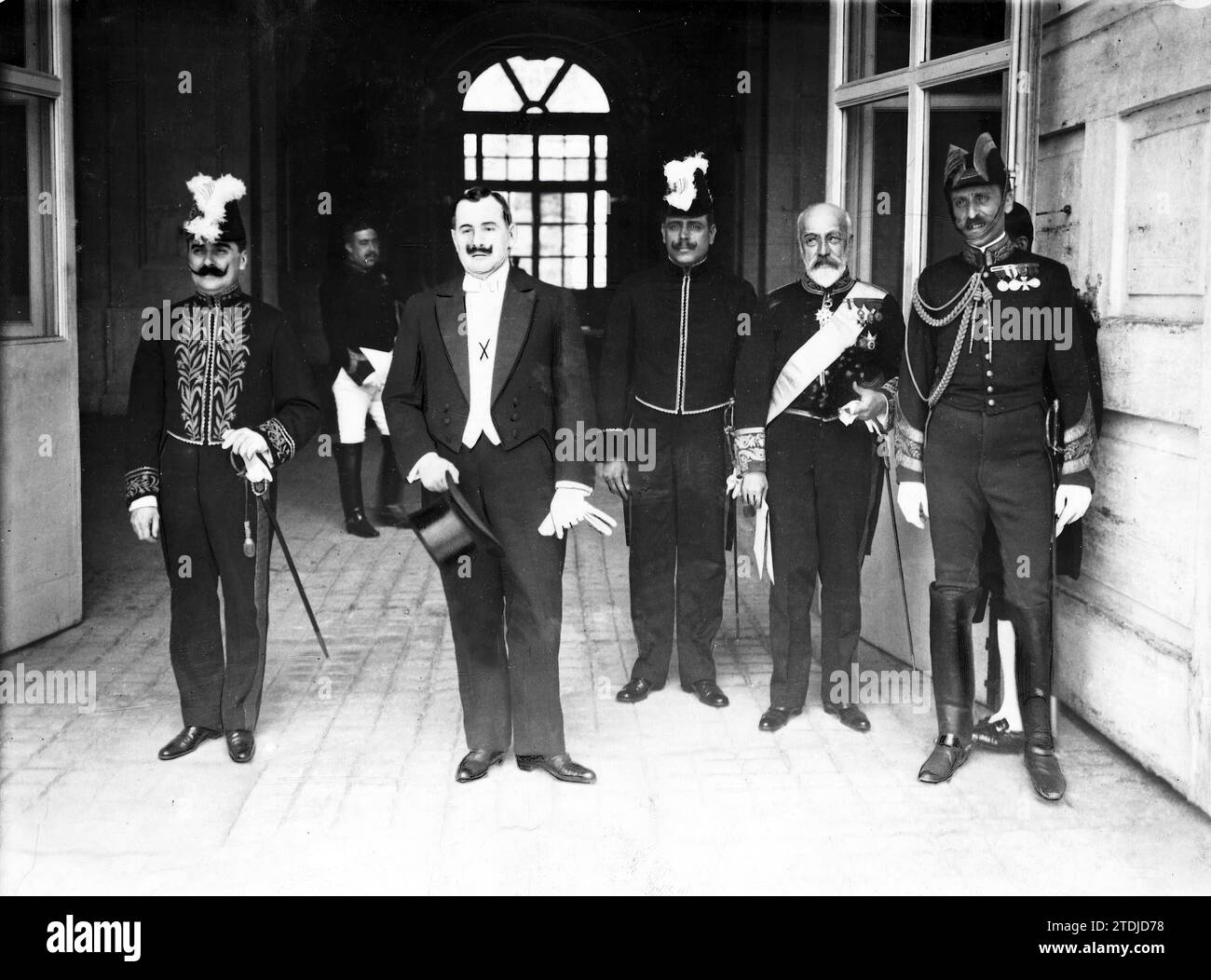 06/30/1913. Presentation of Credentials. The new representative of Cuba, Mr. Rolhy, upon leaving to present his Credentials to SM accompanied by the standing Count of Concha and Secretaries of the legation. Credit: Album / Archivo ABC / Francisco Goñi Stock Photo