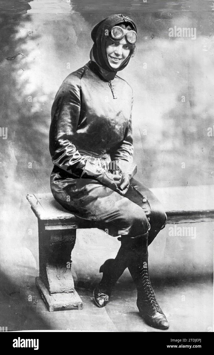 06/30/1912. Aviation Victim. Miss Quimby, American, who died as a result of a fall from her apparatus in Boston. Photo: Charles Delius -Approximate date. Credit: Album / Archivo ABC / Charles Delius Stock Photo