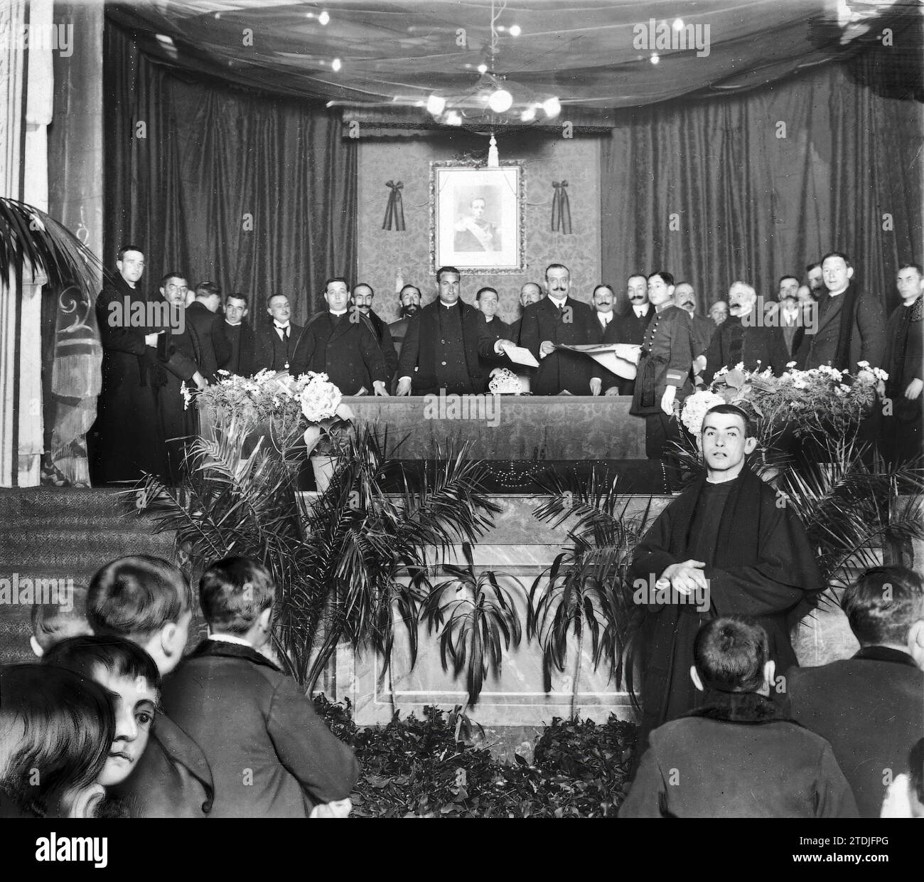 12/15/1912. In the royal school of Alfonso Xii, in El Escorial. Solemn distribution of Awards, Chaired by the undersecretary of the Ministry of Public Instruction, Mr. Natalio Rivas. Credit: Album / Archivo ABC / Julio Duque Stock Photo