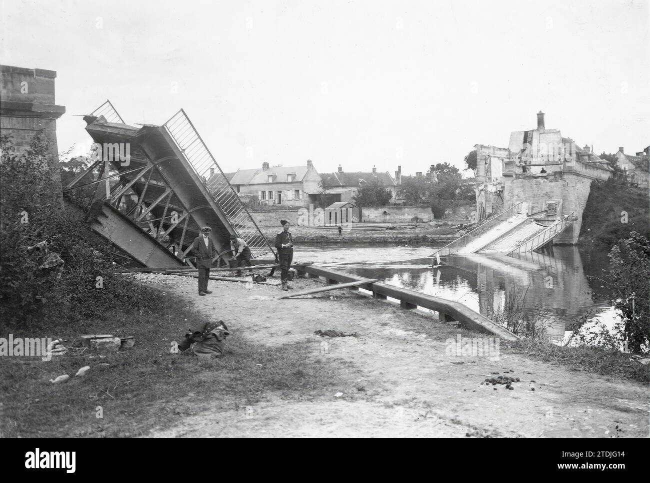 09/30/1914. Another French bridge destroyed. The Choyssy Au Bac bridge ...