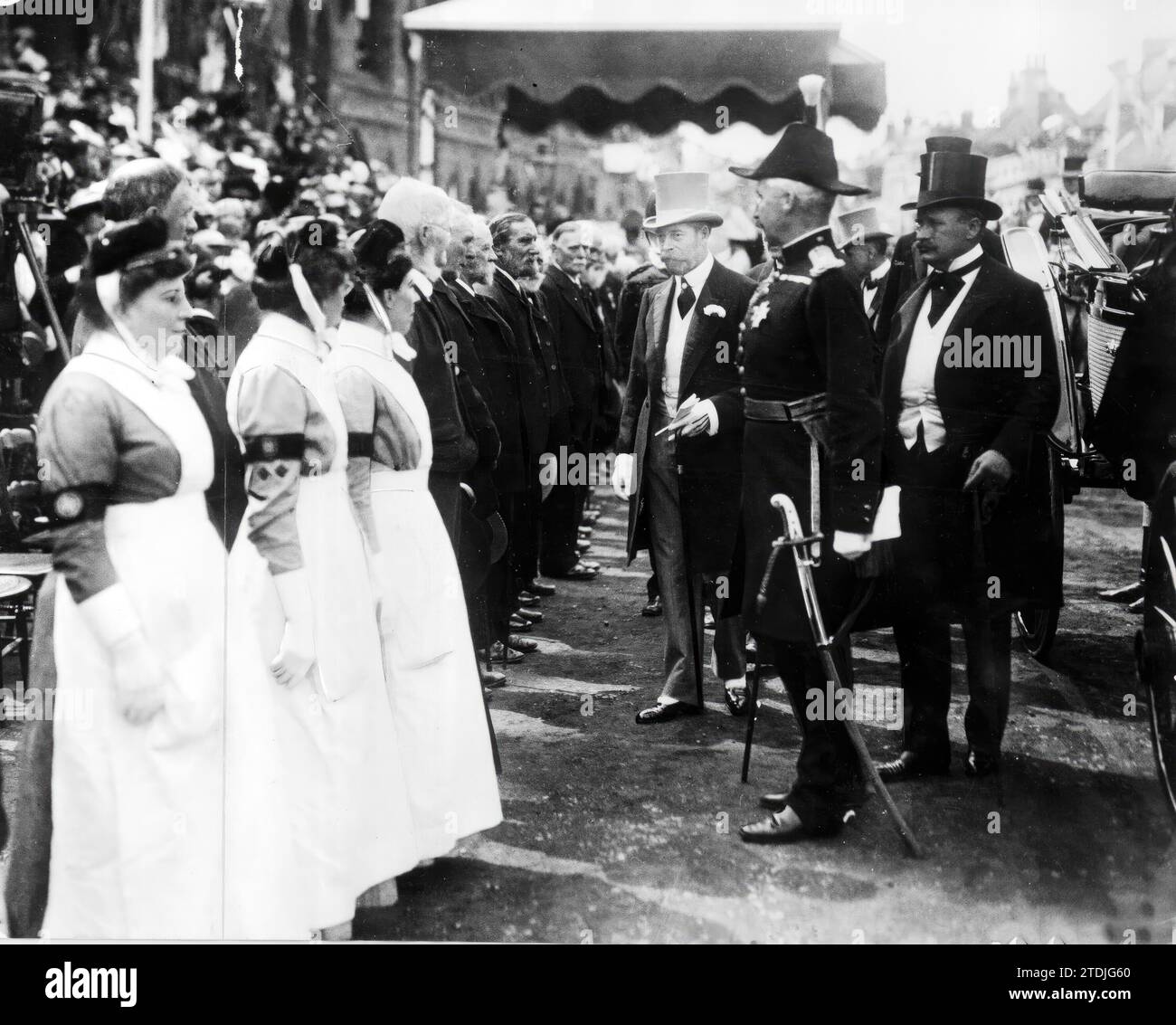 06/30/1912. Visit Regia A Winchester. King George V of England Reviewing the Veterans before an Immense Crowd, Who Acclaimed Him Enthusiastically. Credit: Album / Archivo ABC / Louis Hugelmann Stock Photo