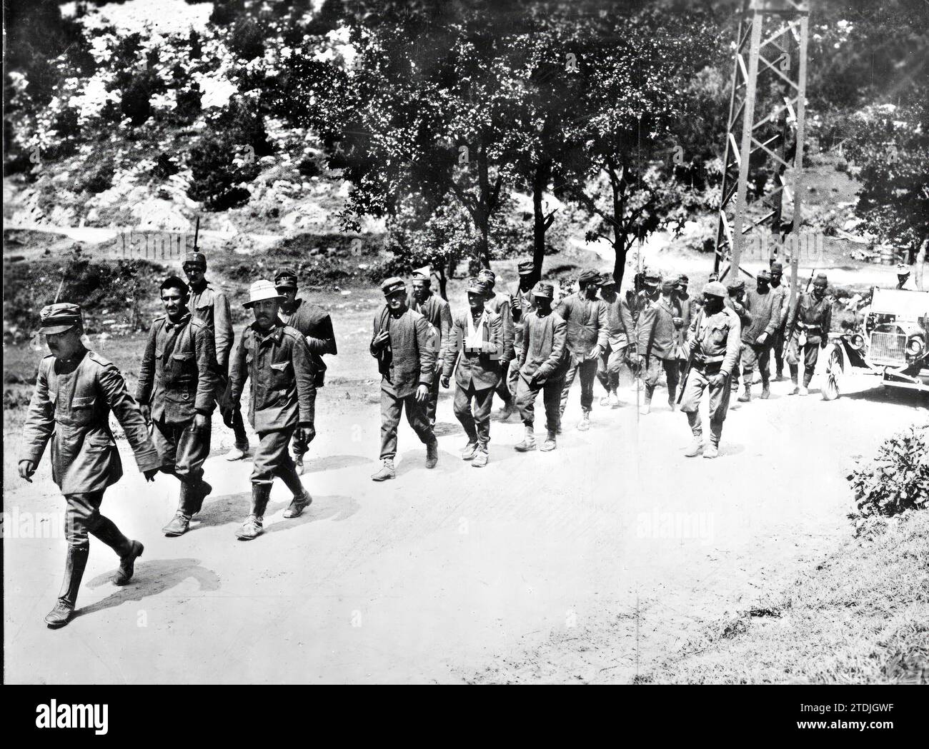 09/30/1915. On the Italian-Austrian front. Group of Italian Prisoner Soldiers Taken to a Concentration Camp. Photo: Hofer. Credit: Album / Archivo ABC / Hofer Stock Photo