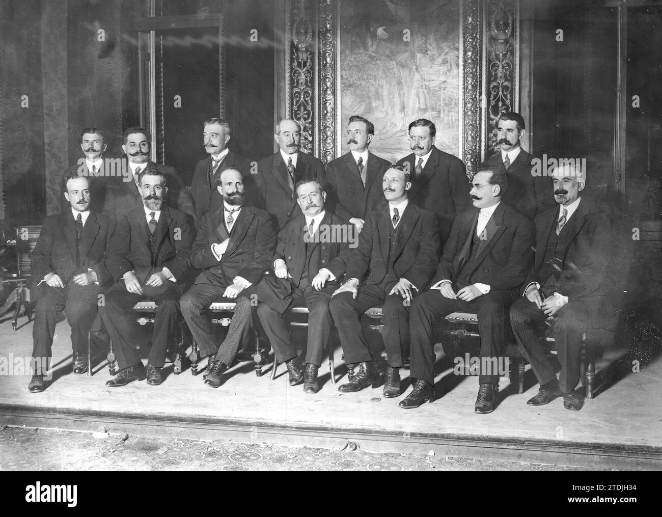 03/31/1914. In the provincial council of Barcelona. Gentlemen who constitute the permanent council of the Catalan commonwealth. Credit: Album / Archivo ABC / José Arija Stock Photo