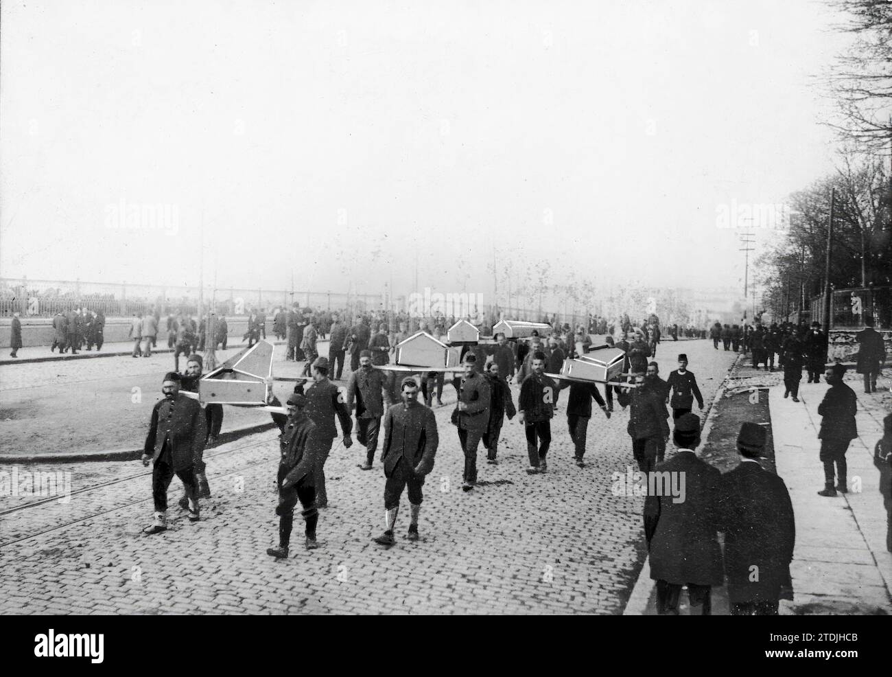 11/30/1912. Victims of the Balkan campaign. Solemn burial of soldiers killed in one of the battles fought on the Tehataldja line. Credit: Album / Archivo ABC / Harlingue Stock Photo