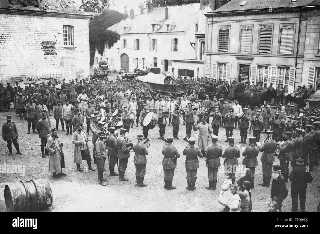 11/30/1914. The Germans in Belgium. A German military band playing in a square in Ostend. Photo: R. Parrondo. Credit: Album / Archivo ABC / Parrondo Stock Photo