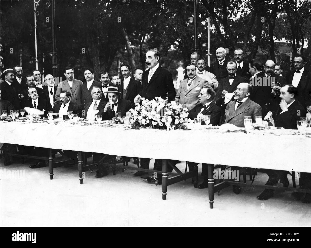 06/30/1913. Tribute to a Madrid municipality. The Marquis of Portago giving a speech at the solemn party held yesterday afternoon at the Retiro, as a tribute to Mr. Francisco García Molinas (X), for his management at the town hall. Credit: Album / Archivo ABC / Julio Duque Stock Photo