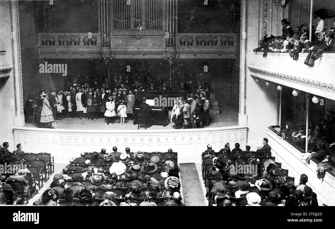 11/27/1909. School festival in Bilbao. The Philharmonic stage, on which a children's choir sings the anthem A la Bandera. Credit: Album / Archivo ABC / Chimbo Stock Photo
